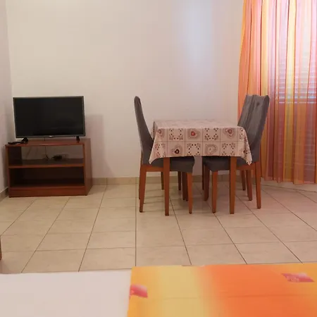 Fumija Apartment *